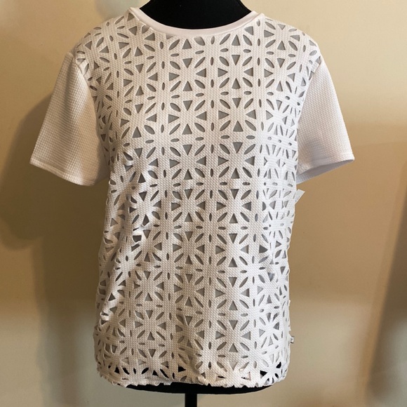 Fabletics short sleeve geometric pattern top. Size Medium - Picture 1 of 7